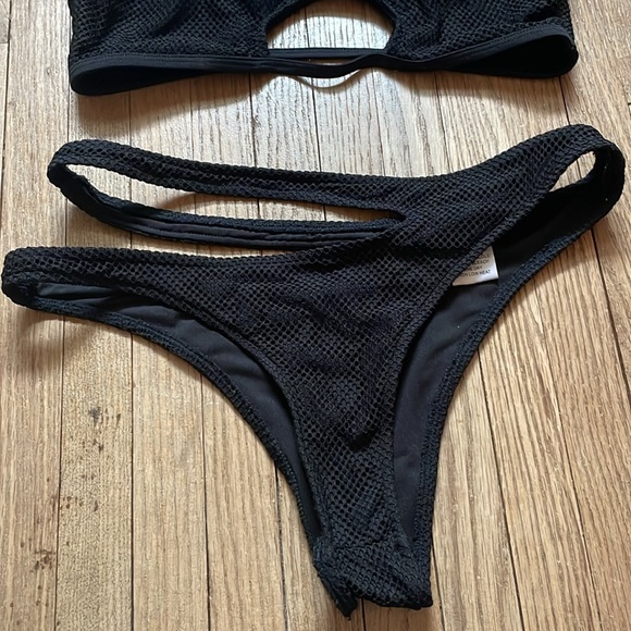 NWOT Fashion Nova cut out bikini size medium - Picture 3 of 5